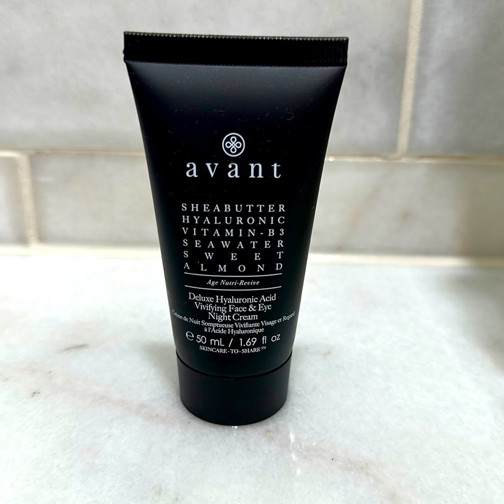 Avant Delux Hyaluronic Acid Vivifying Face & Eye Night Cream